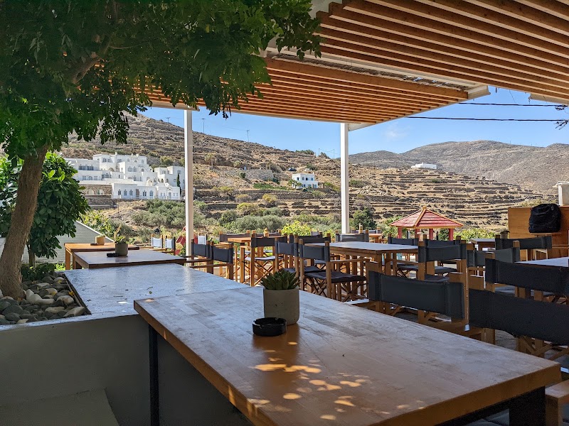 Dough and shaker — Restaurants Τήνος (1/8)