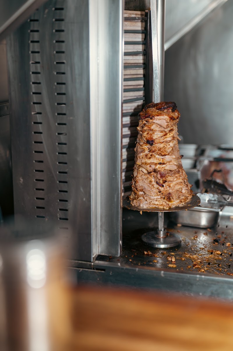 Ψητοπωλείο Ο Πύργος — Restaurante Τήνος (1/8)