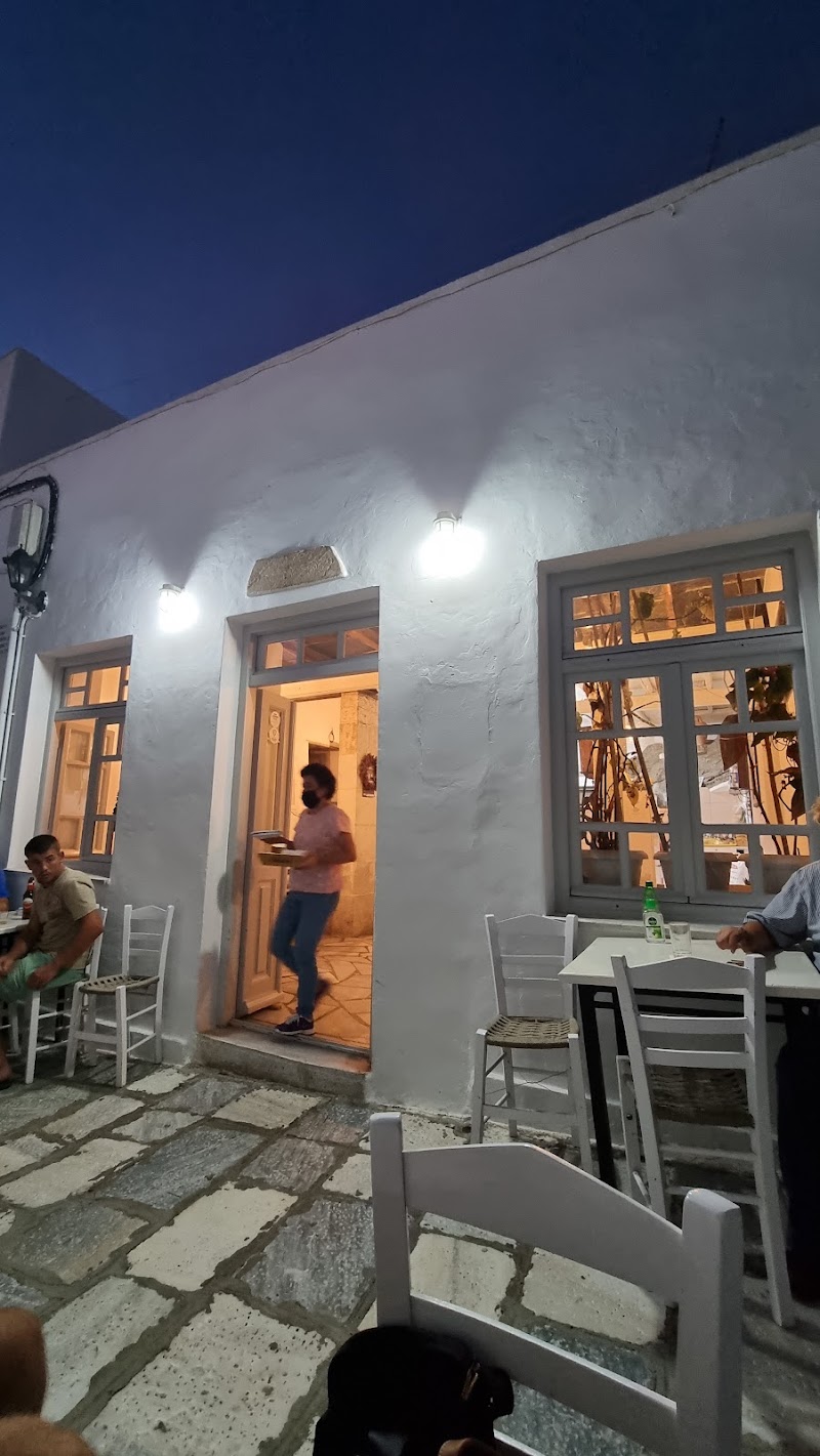 Traditional Cafe THE cliffs — Εστιατόρια Τήνος (1/8)