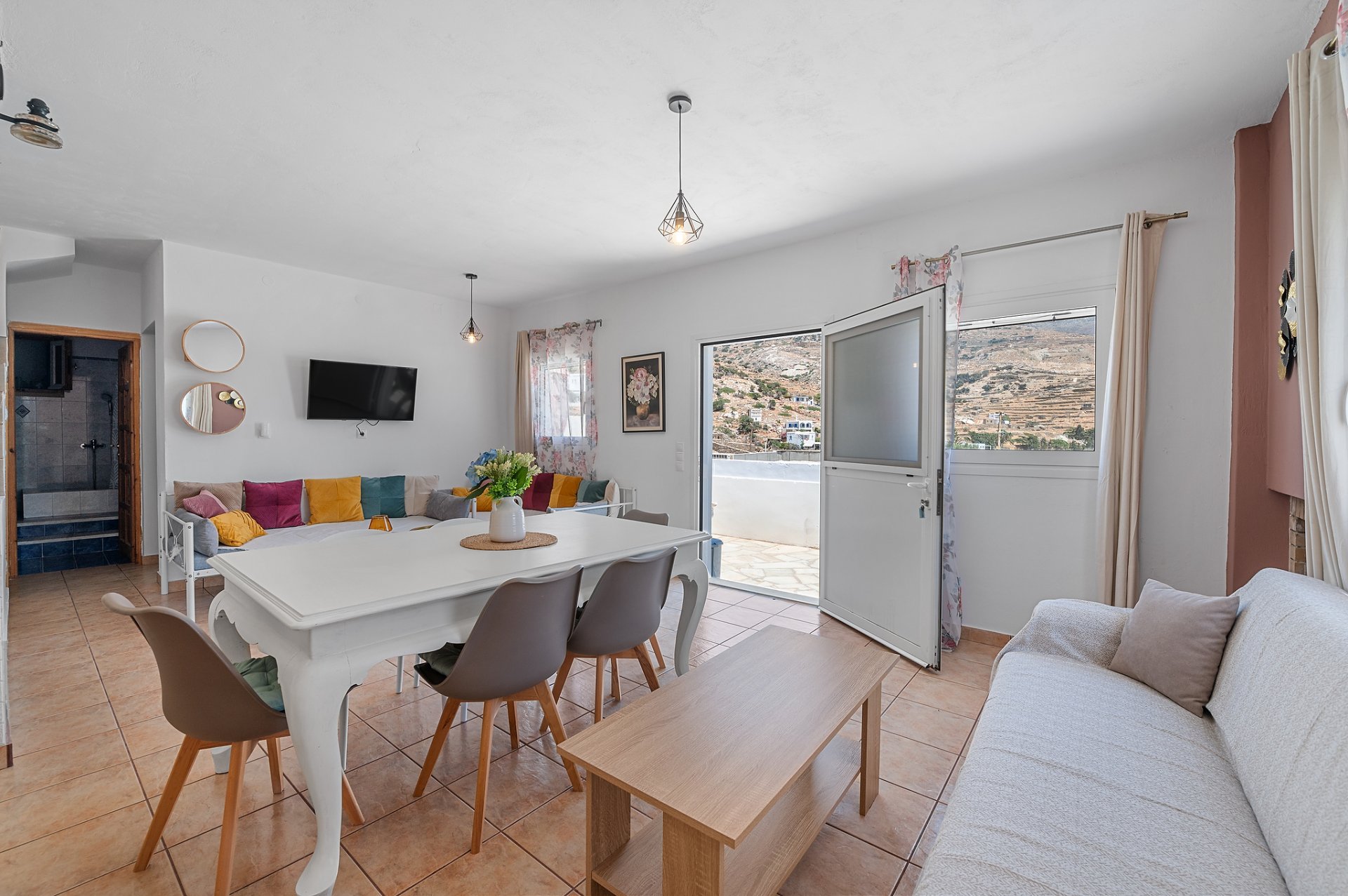 Seafront property for 9 - Main