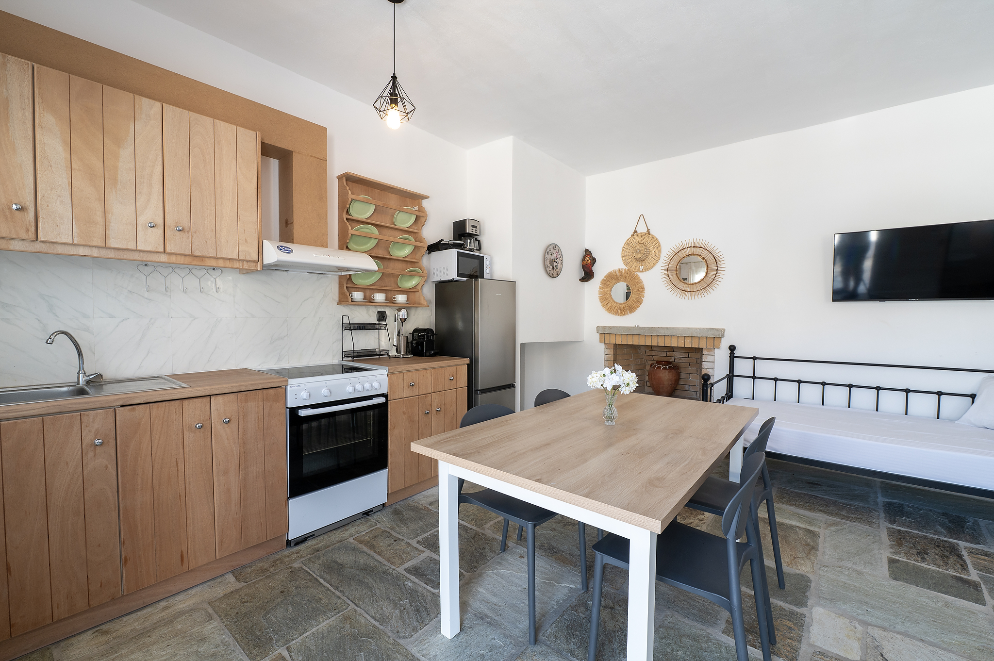 Seafront Property for 4 - 2