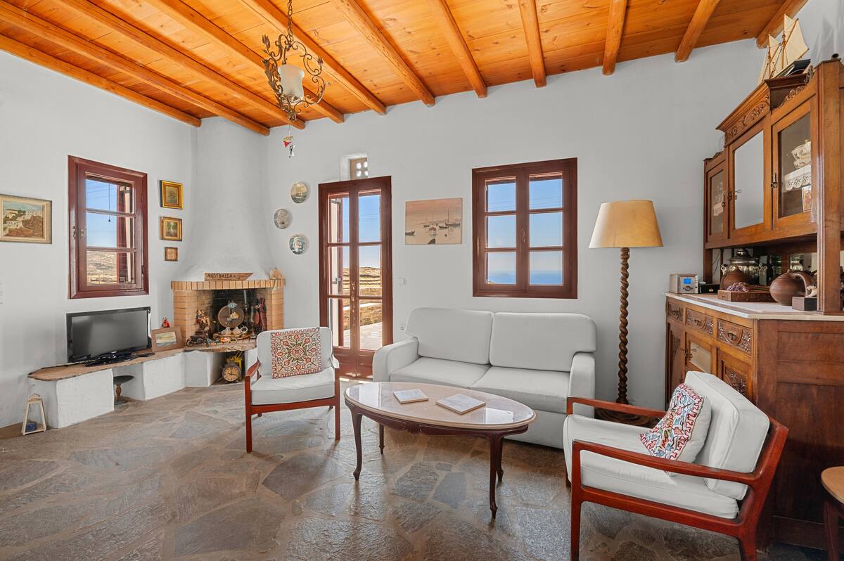 Σπίτι με θέα στη θάλασσα στον Τριαντάρο - Πολυτελής βίλα προς ενοικίαση στην Τήνο 2 υπνοδωμάτια