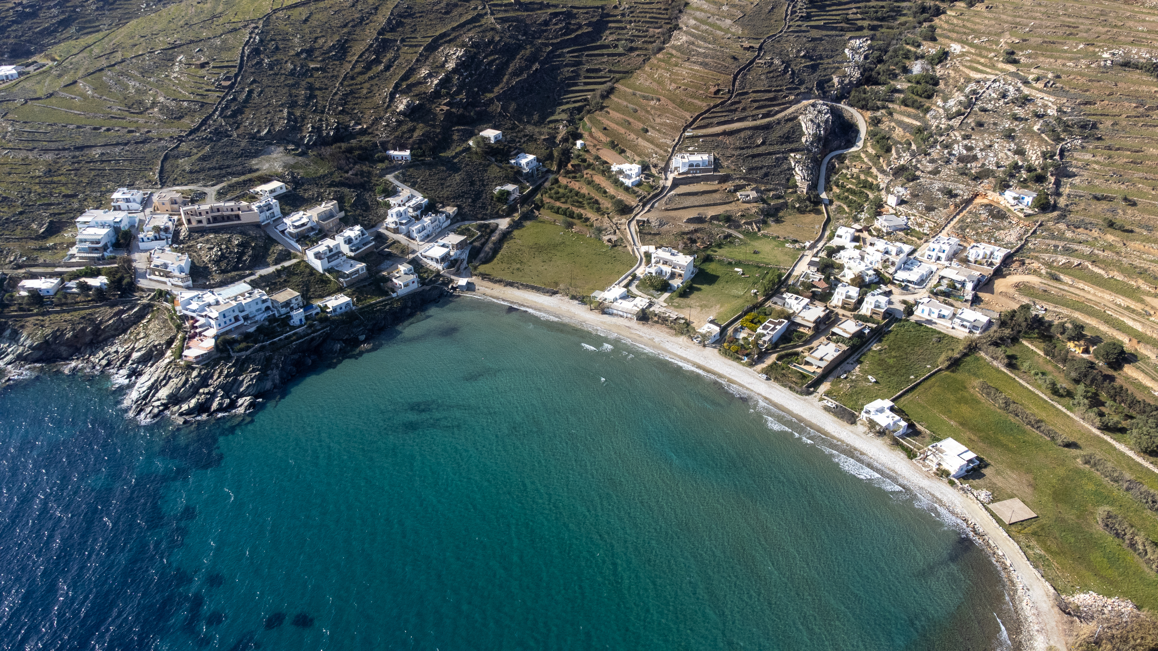Όρμος Γιαννάκη - Χωριό Τήνου